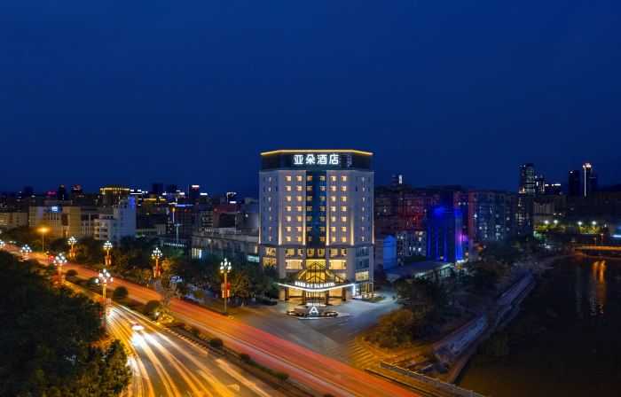 Xichang Moon Lake Wetland Park Aerospace Avenue Atour Hotel