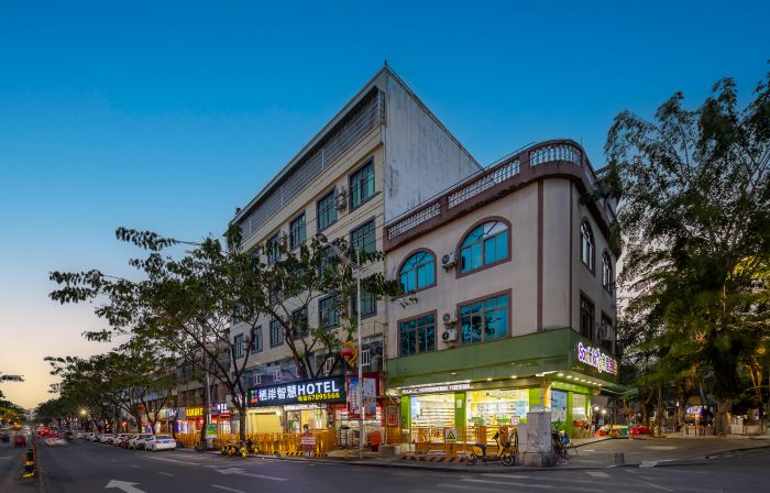 Xiangqing Qi'an Smart Hotel (Tunchang Central Commercial Plaza)