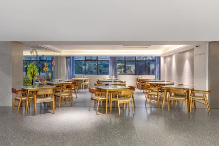 Kaiyuan Life Hotel at Central Lake of Qiandao Lake Отели рядом с достопримечательностью «Hubin Park»