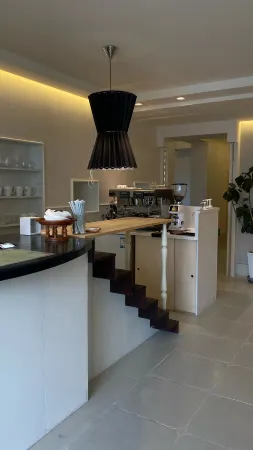 Baishi Hotel (International Coastal Baths Huoju 8th Street)