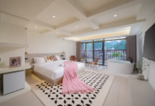 NANBEI Nanbei · Designer Aesthetic Homestay (Zhenyuan Ancient Town New Bridge) Hotels near Zhenyuan Ancient Town