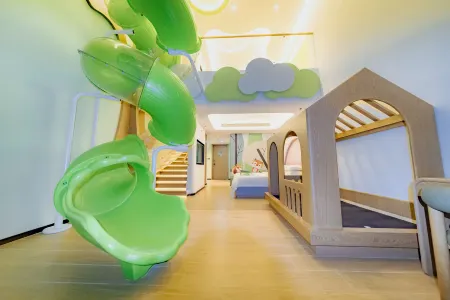 Qingyuan Fogang Senbola Squirrel Hotel Отели рядом с достопримечательностью «Mt. Yangjiao Forest Park»