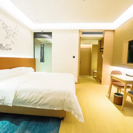 Hechi Yinren Hotel (Jincheng Jiang No. 5 Middle School)