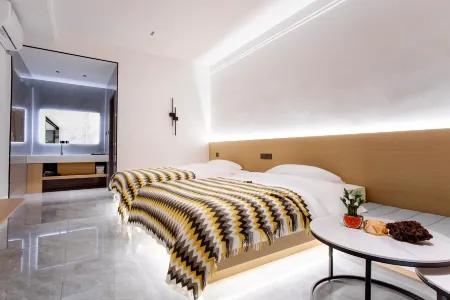 Cansheminsu Отели рядом с достопримечательностью «Wulanhada Volcanic Grassland»