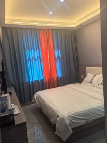 Baiyin Tongda Hotel (Gongyuan Road)