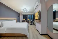 Competitive Bear E-sports Hotel (Hefei Binhu Rongchuang Paradise Shop)