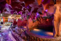 San Chao Hot Spring Town Hotel (Chaozhou Hanjiang Xixi Bidao Tiantouhe Park Branch) - suối nước nóng