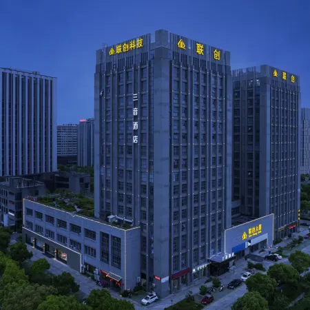 Haiyan Sanyin Gaokong Hotel