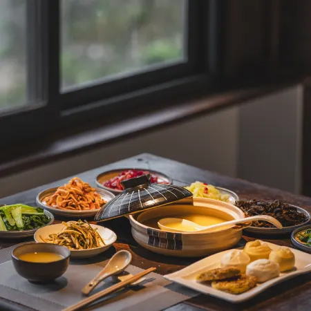 Qujia Courtyard Guesthouse