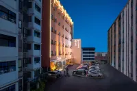 Xinyang Huaye Yard Hotel (Xinyang Railway Station Tianrun Plaza)