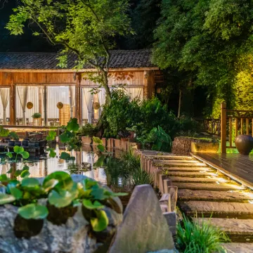 Yehouxi Homestay Hotels near Mengding Mountain