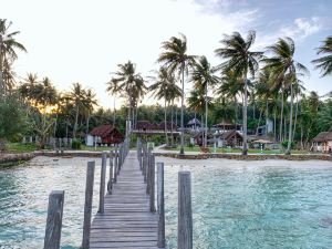 Arys Lagoon Bungalow & Hotel