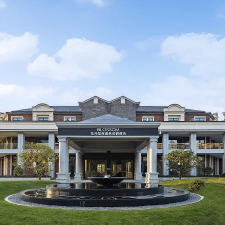 Wuyi Huakaishengdu Hot Spring Resort Hotel