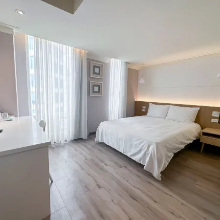 Days Fine Hotel Отели рядом с достопримечательностью «Прибрежный парк Цицзинь»