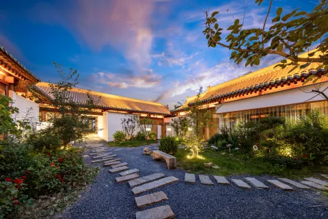 Sishijiu Hot Spring Homestay (Xinzhou Ancient City Branch)