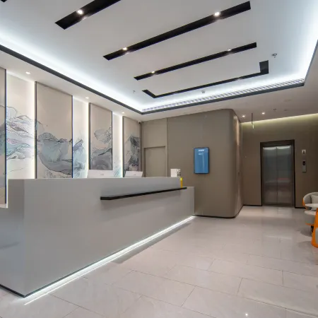 TUKE LIGHT HOTEL (Yangzhou University Slender West Lake South Gate)