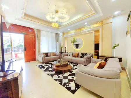 Queen's Star Hotel Отели рядом с достопримечательностью «Туристический курортный округ Угле-Западный Валентина»