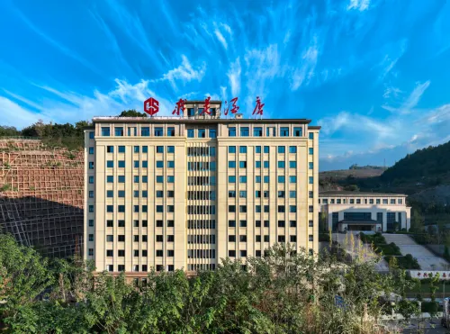 Fengdu Qiushi Hotel