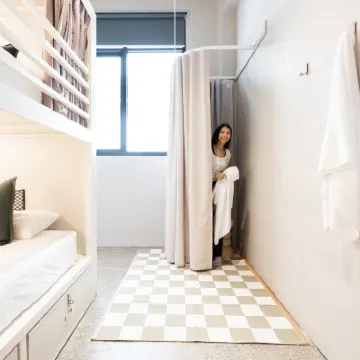 Little Drifter Melbourne Hotel dekat Stadion Melbourne Rectangular