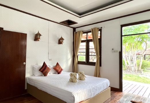 리조트 내 정원 산책로