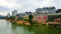 Jiangjing International · Ezzy Urban CultureHub Hotel (Shiquan Hanjiang Ancient City Branch) - Parkplatz