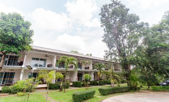 Baan Suan Khun Ta and Golf Resort