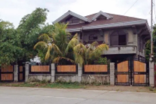 RedDoorz Hostel @ Madrias Pension House Isabela โรงแรมใน