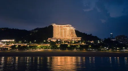 Grand Ocean View Hotel Zhuhai Отели рядом с достопримечательностью «Gong Amusement Park»