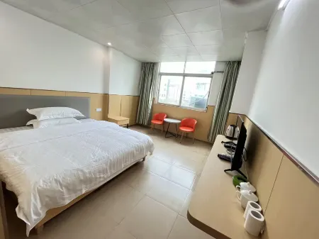 Qunxing Hotel (Yanjiang Second Road) Отели в г. Динань