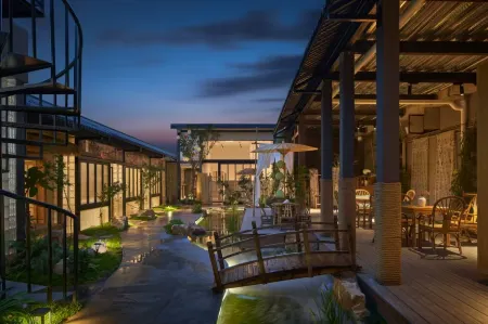 The Hidden House (Cheng Du Kuanzhai Alley People's Park Subway Station Branch) Отели рядом с достопримечательностью «Chengdu Polytechnic Qingyang Campus»