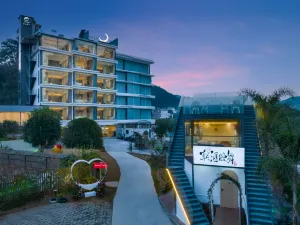 Lanshan Wangyue Homestay (Yangshuo Shili Gallery Store)