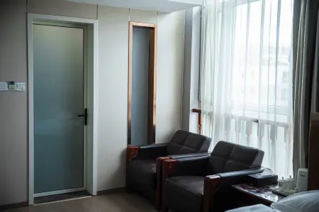 Chenxiang Hotel (Yizhong High-Speed Railway Station) Отели рядом с достопримечательностью «Hebei Architecture and Engineering College»