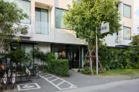 POR Arak-No Parking Hotels near Nimmanahaeminda Road