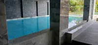 HAPPY HOTEL