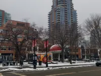 Urban Nest-Stay Close to Trendy Restaurants and Shops Отели рядом с достопримечательностью «Шоссе Маклеод-трейл»