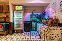 Chongqing Jiefangbei Hongya Cave Houju High-altitude River-view Hotel