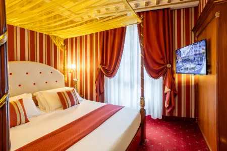 Hotel Manfredi Suite In Rome Отели рядом с достопримечательностью «Гробница Цецилии Метеллы»