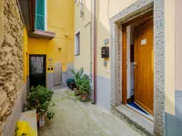 La Lampara Sea View Terrace Apartment with AC Hotels in Manarola