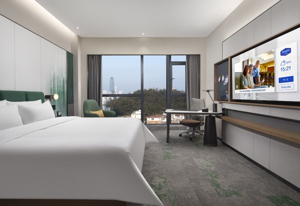 3. 햄튼 바이 힐튼..