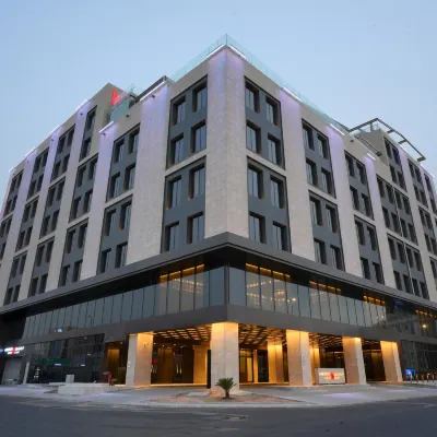Millennium Al Masar Hotel Отели рядом с достопримечательностью «Банкетный зал Miral»
