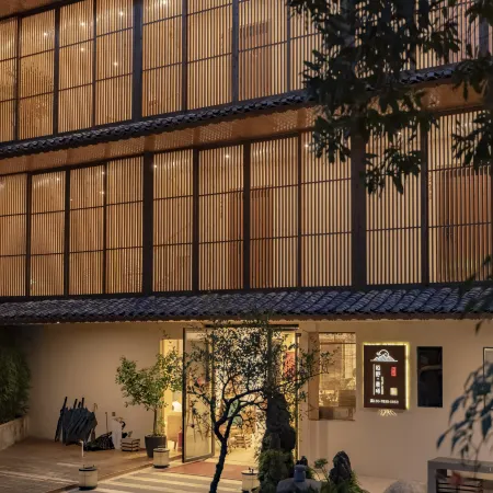 HOTEL MORO Отели в г. Луншэн