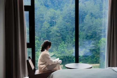 七封信·逅山非遺研學文化民宿（西江千戶苗寨觀景台店）