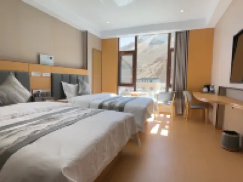 KYIKHANGADVANCEDCONDITIONEDGRANDHOTEL Hotels in Tingri