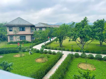 Hue Ecolodge Отели рядом с достопримечательностью «Hon Chen»