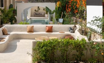 Tuji Monet's Garden Hotel