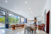 Luxury View Hotel - 3-Star