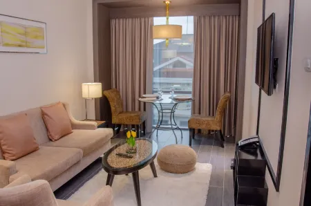 Newport Stay by Runway Manila & Attractions Отели рядом с достопримечательностью «Шрайн оф Сейнт Терес оф Чилд Джесус»