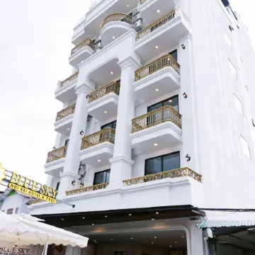 BLUE SKY NOI BAI HOTEL & POOL Отели рядом с Аэропорт НойБай