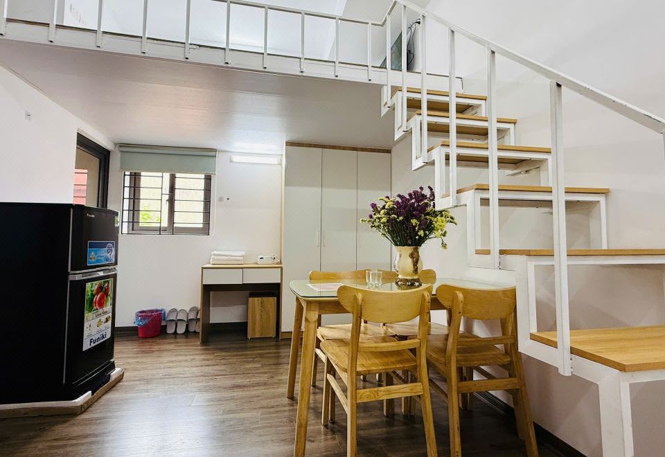 에라 아파트먼트의 아늑한 복층 구조 거실