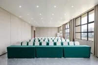 Lingbi Huangpu Hongtai Grand Hotel (LADI SHOPPING PLAZA) فنادق في لينغ بي